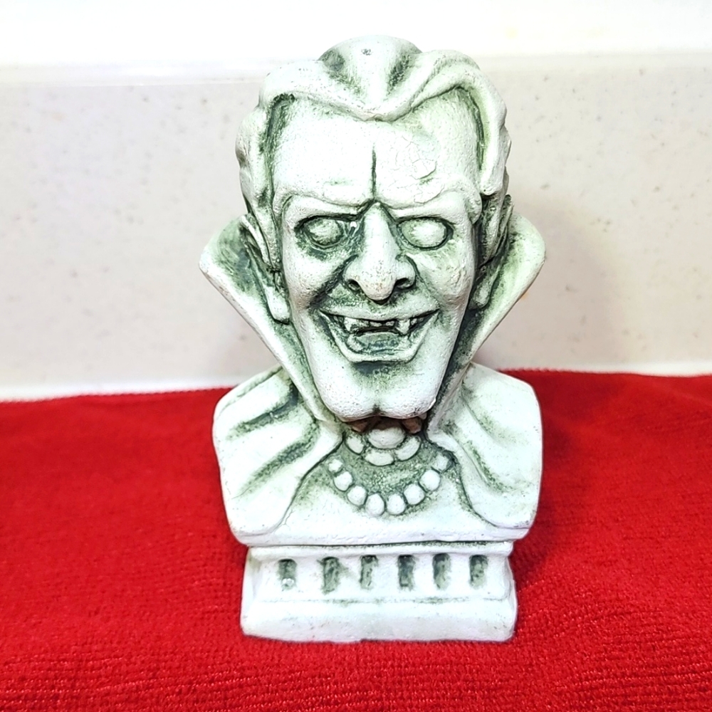 Vampire Statue. NEW no tag. Dracula Gothic figure